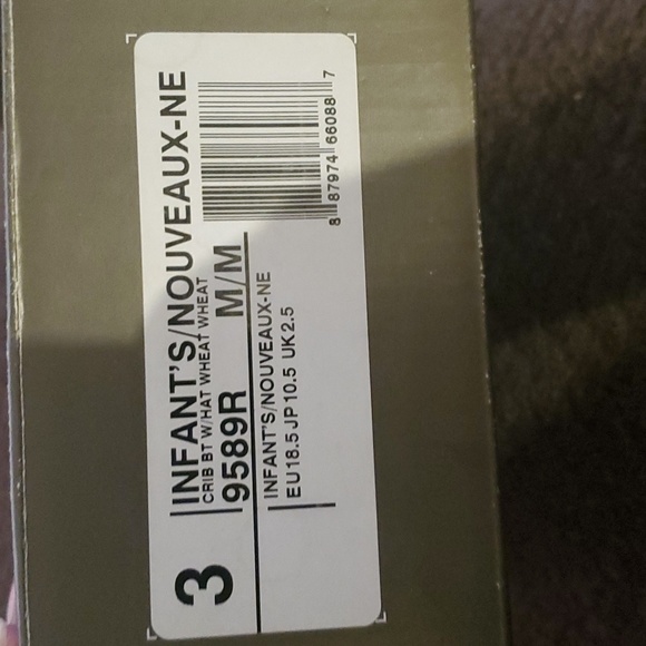 INFANT TIMBERLAND BOOTS WITH HAT - Picture 6 of 6